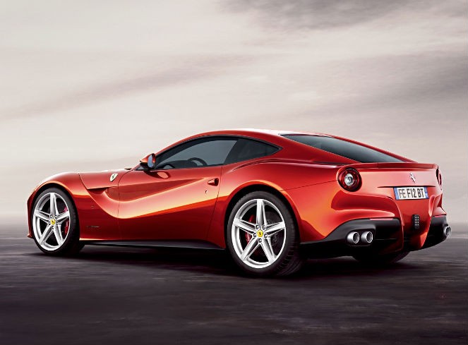 F12 Berlinetta có thiết kế rất thành lịch, sẽ không làm bất kỳ người yêu xe nào phải thất vọng.